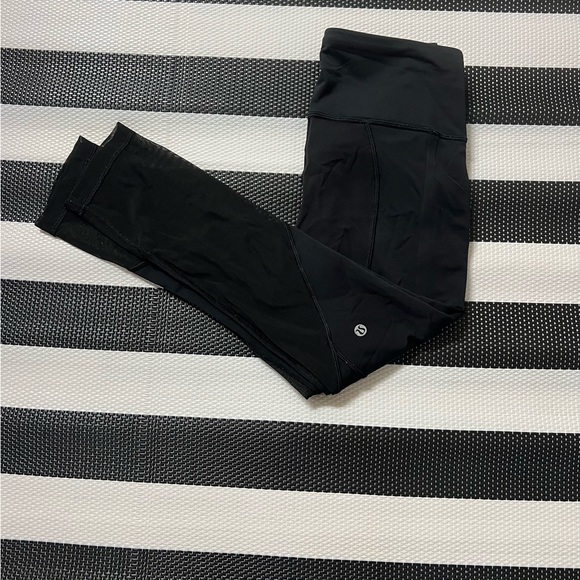 lululemon athletica Pants - Lululemon Women's Black Pockets Stretch Mesh Capri Leggings Size 6